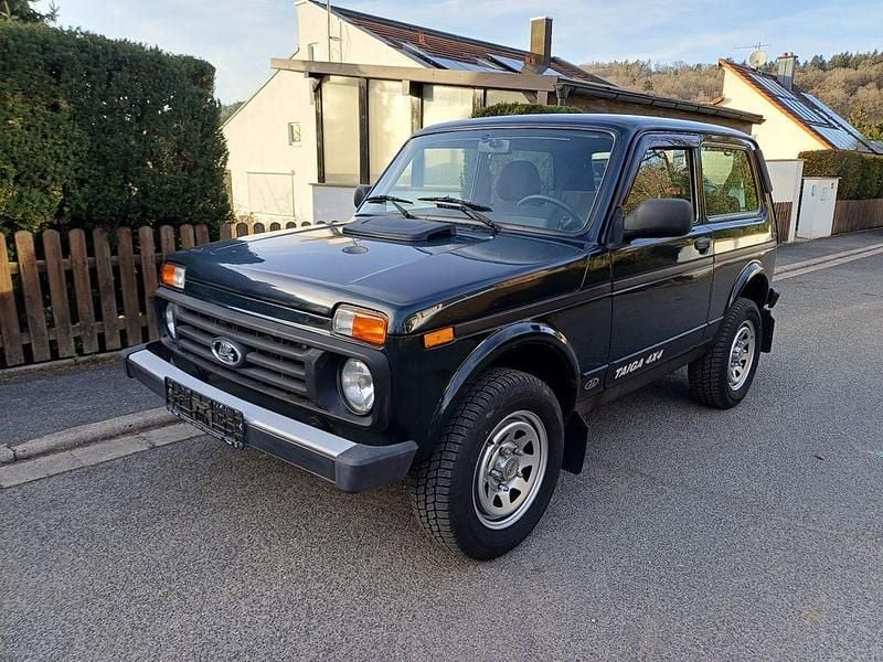 Gebraucht Lada Taiga 83 PS (61 kW) 2017 Grün SUV