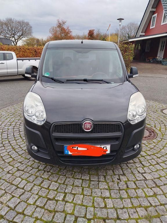 Schwarz Gebraucht 2014 Fiat Doblò Van / Kleinbus | 5.900 € (Fairer Preis) - Bild 1/4