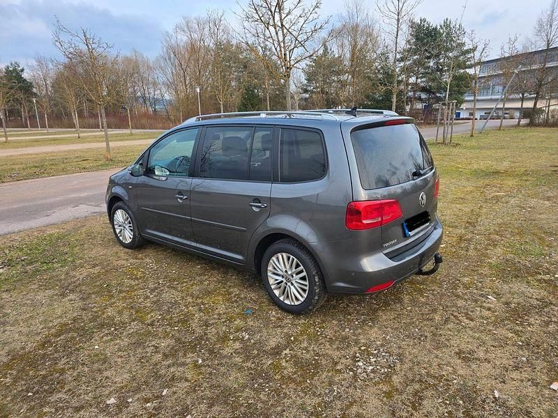 Gebraucht VW Touran Cup 105 PS (77 kW) 2014 Grau Van / Kleinbus