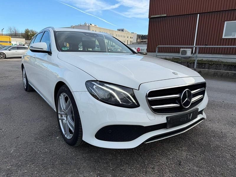 Weiß Gebraucht 2019 Mercedes E220 Kombi | 22.950 € (Superpreis) - Bild 1/4