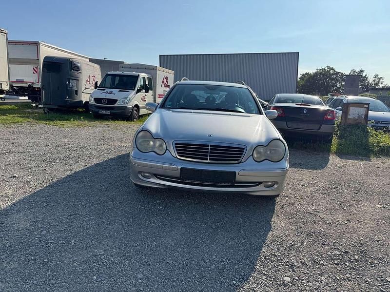 Brillantsilber metalliclack Gebraucht 2003 Mercedes C180 Kombi | 2.600 € (Teuer) - Bild 1/4