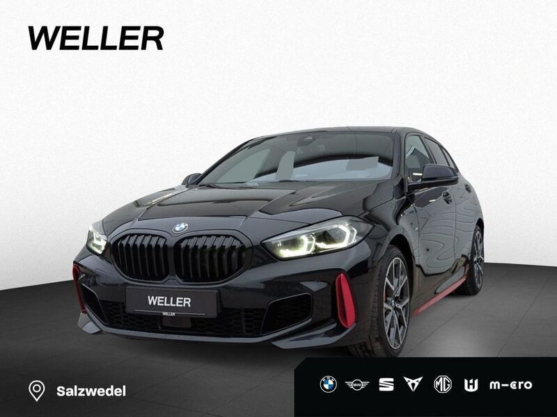 Black sapphire (schwarz) Gebraucht 2024 BMW 128 M Sport Limousine | 33.490 € (Superpreis) - Bild 1/4