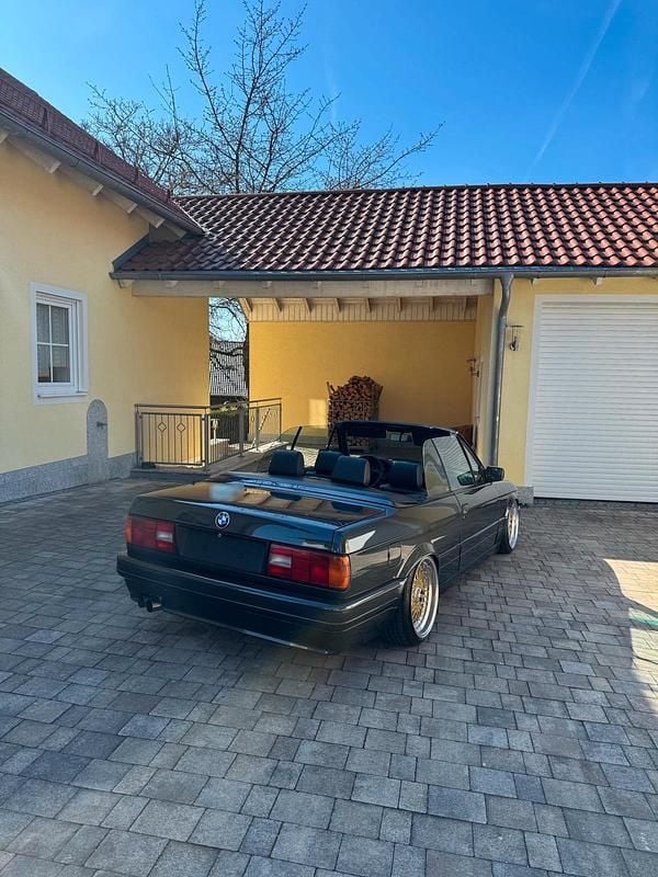 Gebraucht BMW 325 Cabriolet 170 PS (125 kW) 1992 Schwarz Cabrio