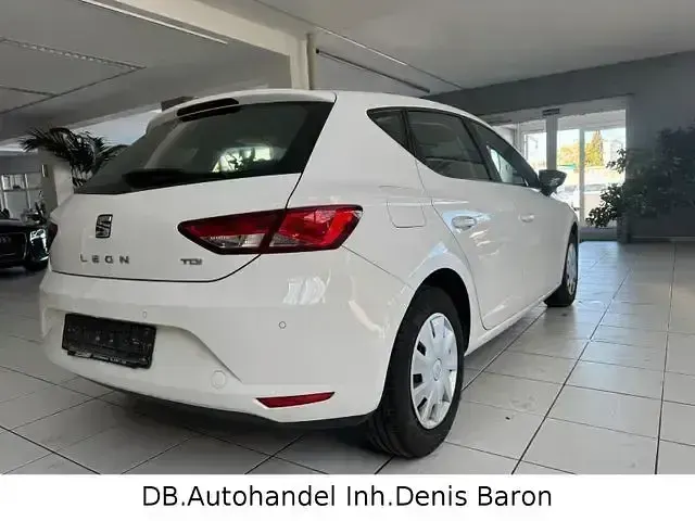 Usado Seat Leon Reference 105 HP (77 kW) 2015 Branco Sedan