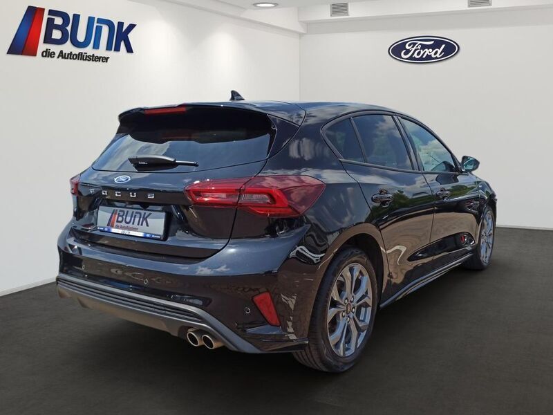 Gebraucht Ford Focus ST-Line 155 PS (114 kW) 2024 Agate black metallic Limousine