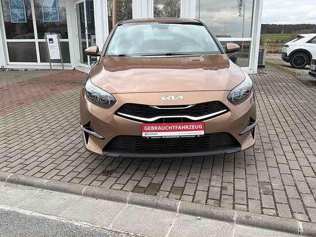 Gebraucht Kia Ceed 160 PS (117 kW) 2022 Bronze metallic Kleinwagen