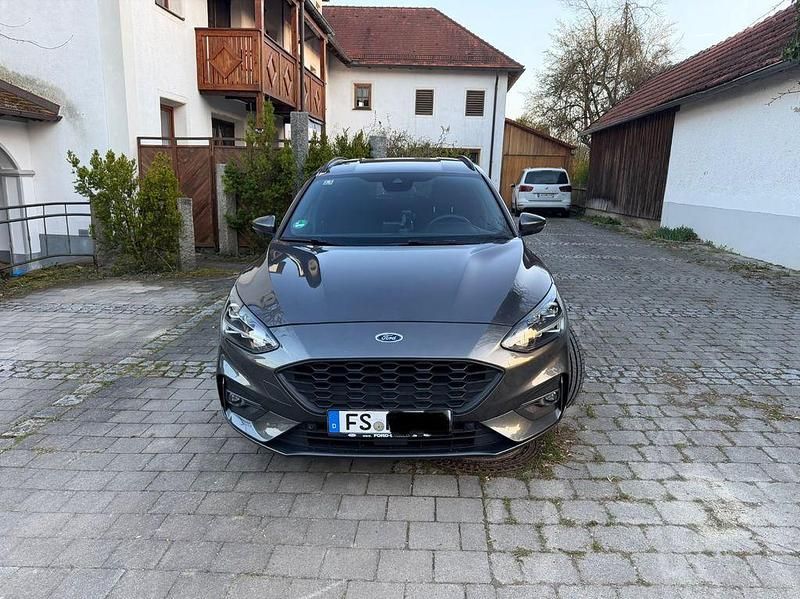 Używany Ford Focus ST-Line 182 KM (133 kW) 2019 Szary Sedan/Limuzyna