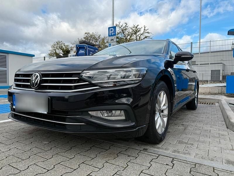 Schwarz Gebraucht 2022 VW Passat Business Kombi | 20.000 € (Superpreis) - Bild 1/4