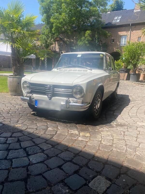 Weiß Gebraucht 1968 Alfa Romeo Giulia 1300 Ti Limousine | 17.900 € - Bild 1/4