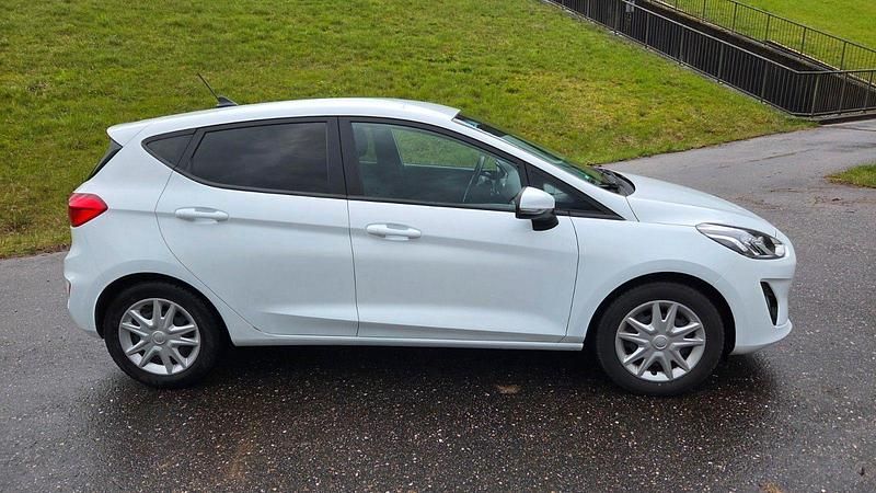 Gebraucht Ford Fiesta Cool & Connect 75 PS (55 kW) 2021 Weiß Kleinwagen