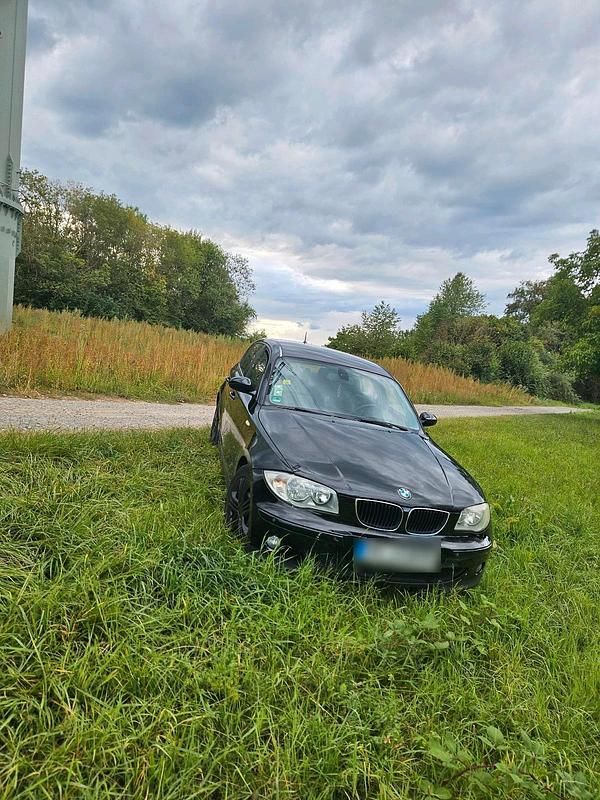 Gebraucht BMW 118 130 PS (95 kW) 2006 Schwarz Kleinwagen
