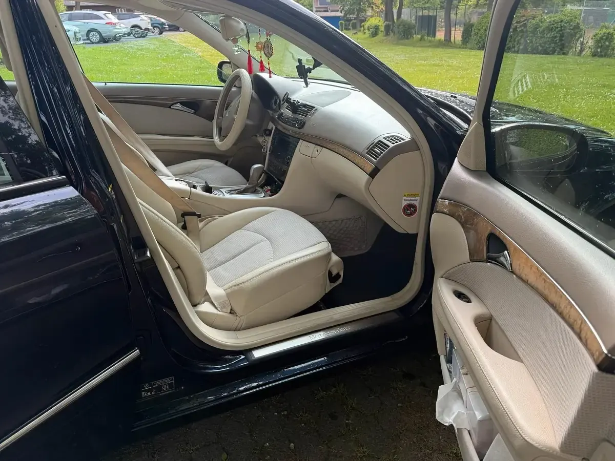 Używany Mercedes E280 190 KM (139 kW) 2005 Niebieski Sedan/Limuzyna