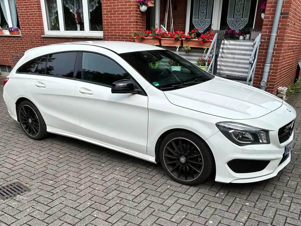 Gebraucht Mercedes CLA250 211 PS (155 kW) 2016 Weiß Limousine