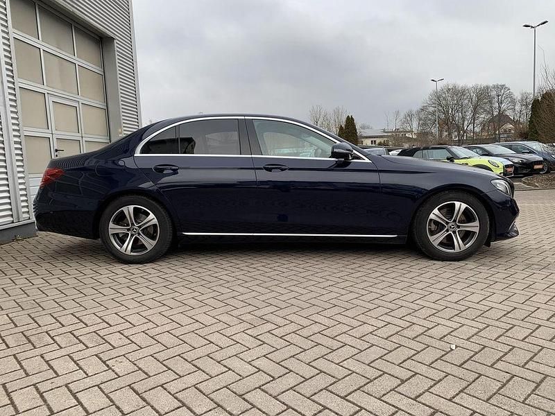 Gebraucht Mercedes E300 245 PS (180 kW) 2019 Blau Limousine