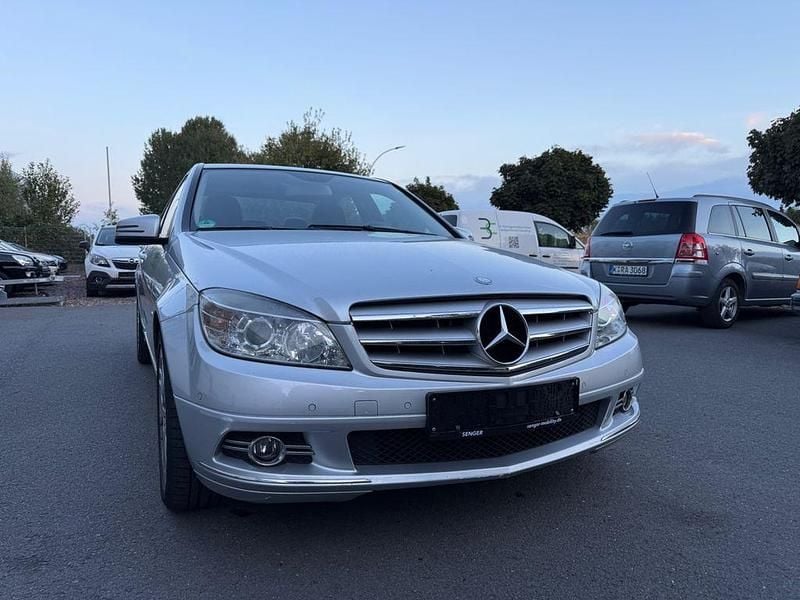 Silber Gebraucht 2010 Mercedes C180 Avantgarde Limousine | 4.950 € (Superpreis) - Bild 1/4