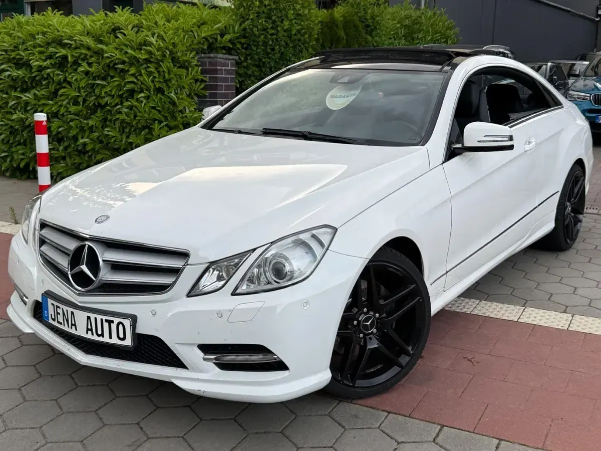 Gebraucht Mercedes E200 AMG line 184 PS (135 kW) 2012 Weiß Coupé