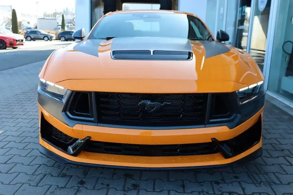 Neu Ford Mustang Dark Horse 454 PS (333 kW) 2026 Orange fury metallic Coupé