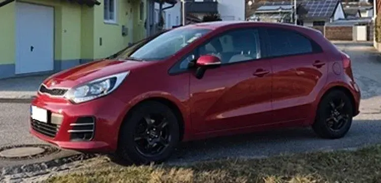 Gebraucht Kia Rio DREAM-TEAM Edition 109 PS (80 kW) 2016 Rot Kleinwagen