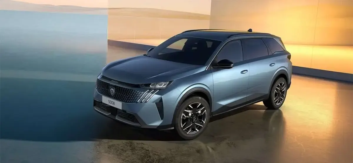 Neu Peugeot 5008 Allure 144 PS (105 kW) 2025 Ingaro blau SUV