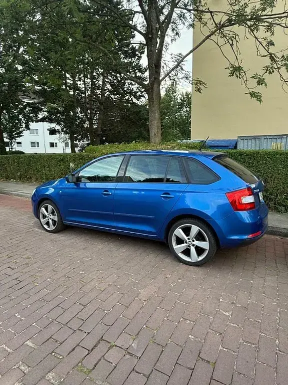 Gebraucht Skoda Rapid Elegance 90 PS (66 kW) 2014 Blau Kleinwagen