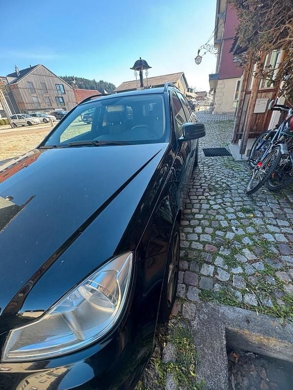 Gebraucht Mercedes C180 120 PS (88 kW) 2012 Schwarz Kombi