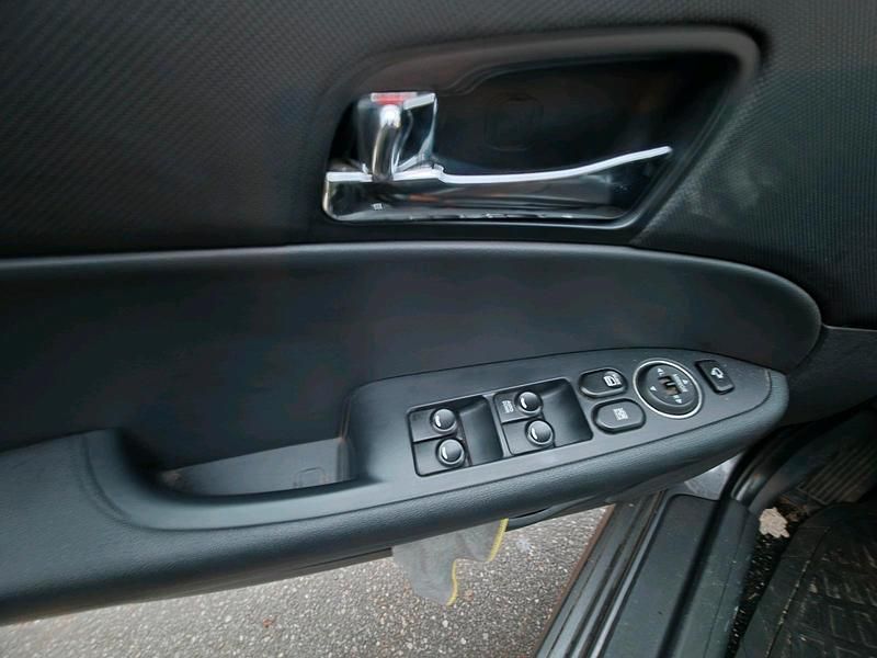 Grau Gebraucht 2011 Hyundai i30 Kombi | 1.990 € (Guter Preis) - Bild 1/4