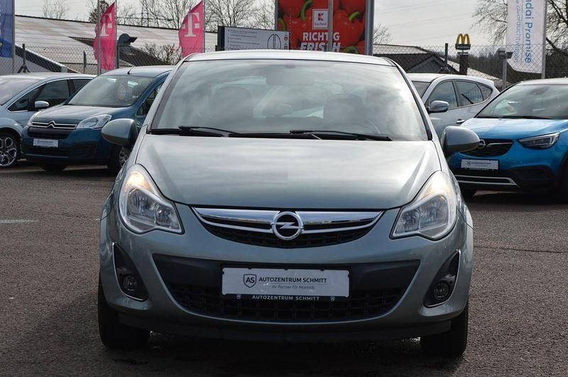 Gebraucht Opel Corsa 86 PS (63 kW) 2011 Silbersee/perl silber (m2) Kleinwagen