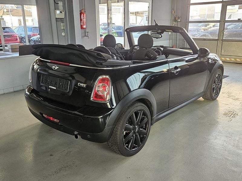 Gebraucht Mini One Cabriolet Pepper 98 PS (72 kW) 2015 Midnight black metallic Cabrio