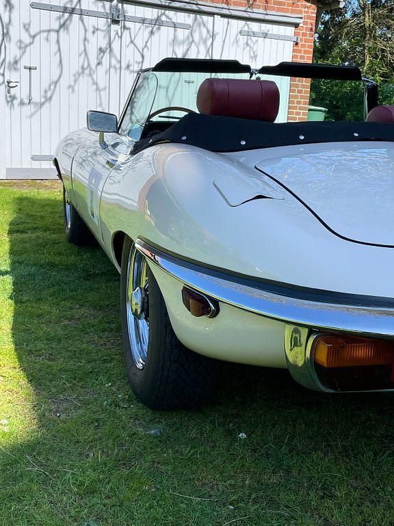 Second-hand Jaguar E-Type 200 CP (147 kW) 1969 Alb Cabrio