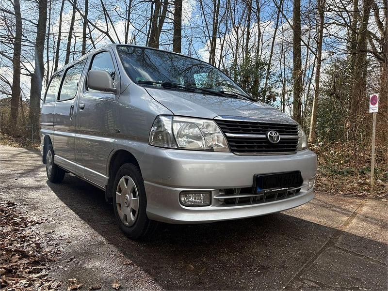 Silber Gebraucht 2009 Toyota HiAce Van | 8.888 € (Guter Preis) - Bild 1/4