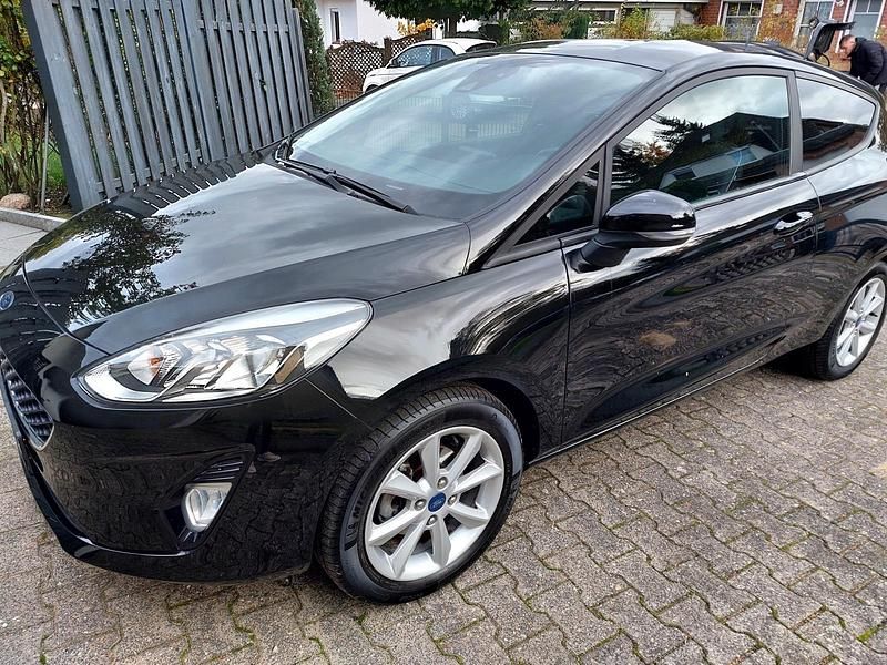 Gebraucht Ford Fiesta Cool & Connect 86 PS (63 kW) 2018 Schwarz Limousine