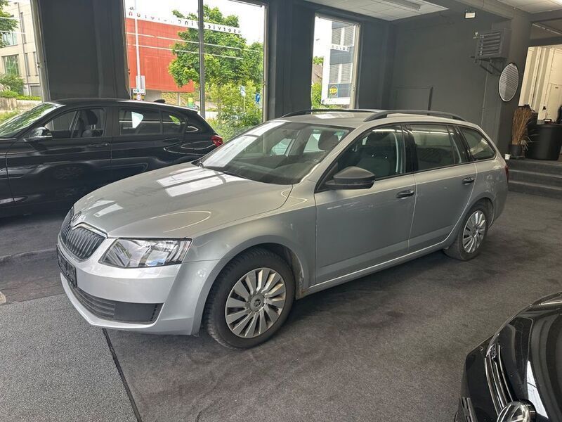 Silber Gebraucht 2014 Skoda Octavia Active Kombi | 2.950 € - Bild 1/4
