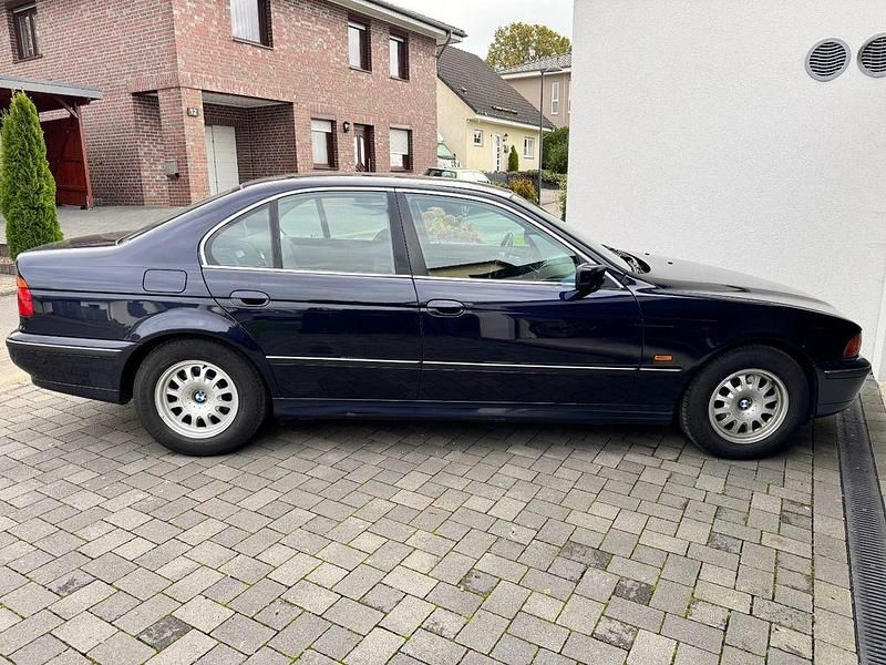 Blau Gebraucht 1998 BMW 523 Limousine | 3.600 € (Fairer Preis) - Bild 1/4
