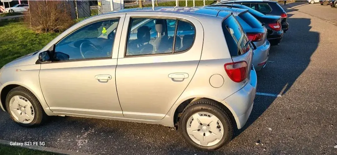 Gebraucht Toyota Yaris 68 PS (50 kW) 2000 Grau Kleinwagen