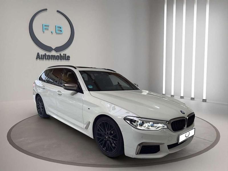 Alpinweiss iii Gebraucht 2020 BMW 550 Kombi | 38.799 € - Bild 1/4