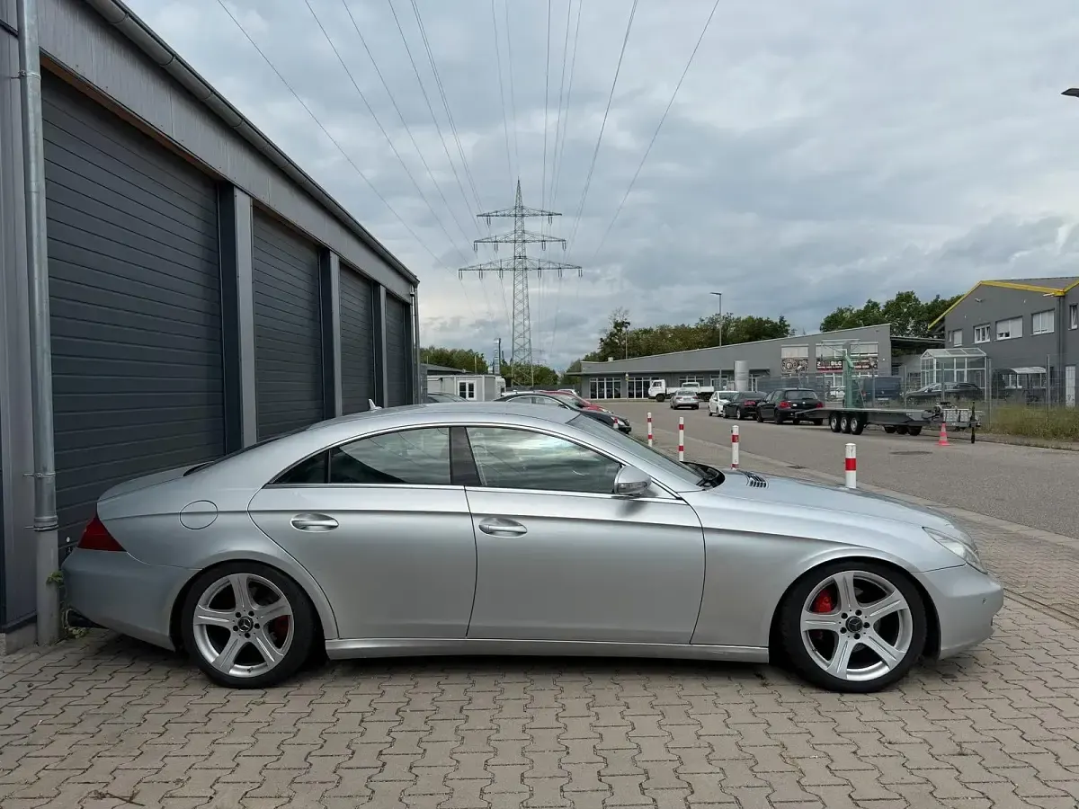 Gebraucht Mercedes CLS320 224 PS (164 kW) 2006 Silber Coupé