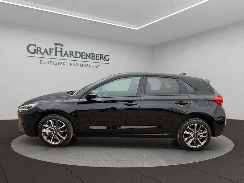 Neu Hyundai i30 Advantage 140 PS (102 kW) 2025 Schwarz Limousine