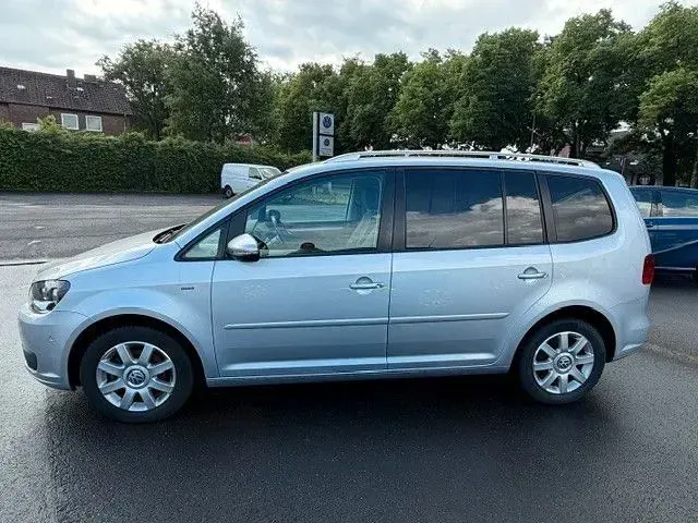 Gebraucht VW Touran Life 105 PS (77 kW) 2014 Silber Van / Kleinbus