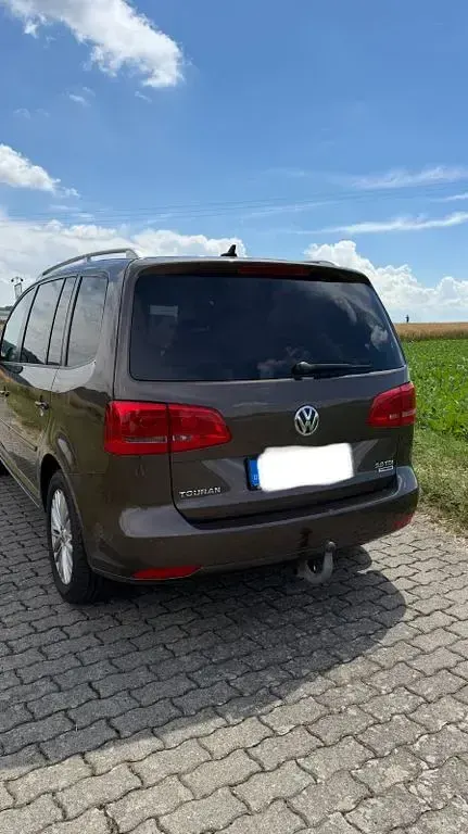 Gebraucht VW Touran Comfortline 140 PS (102 kW) 2014 Braun Van / Kleinbus