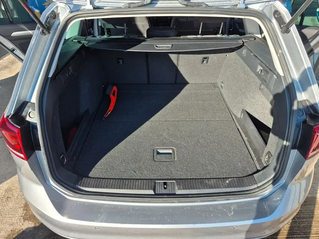 Gebraucht VW Passat Business 150 PS (110 kW) 2023 Silber Kombi