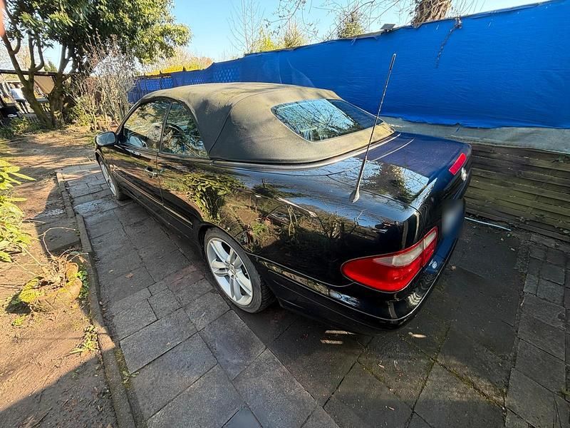Gebraucht Mercedes CLK230 Elegance 193 PS (141 kW) 2002 Schwarz Cabrio