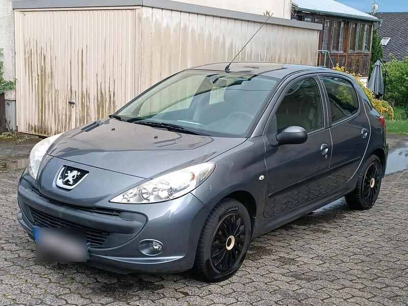 Grau Gebraucht 2010 Peugeot 206+ Kleinwagen | 1.500 € - Bild 1/4