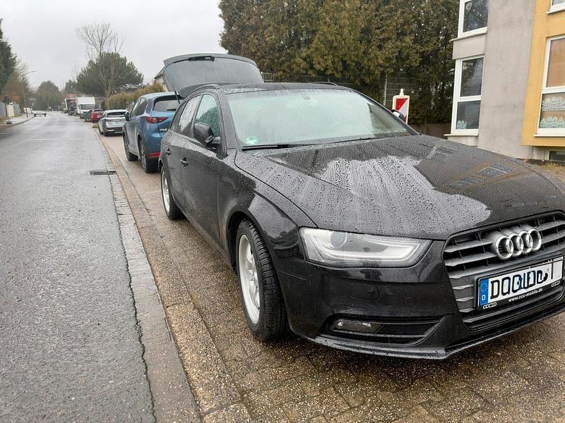 Gebraucht Audi A4 143 PS (105 kW) 2013 Schwarz Kombi