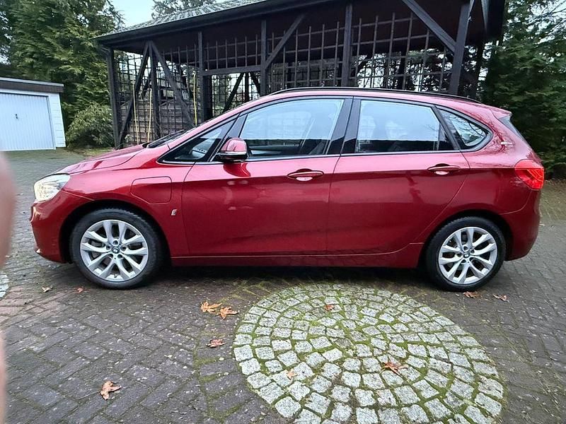 Gebraucht BMW 225 Active Tourer iPerformance 224 PS (164 kW) 2017 Rot Van / Kleinbus