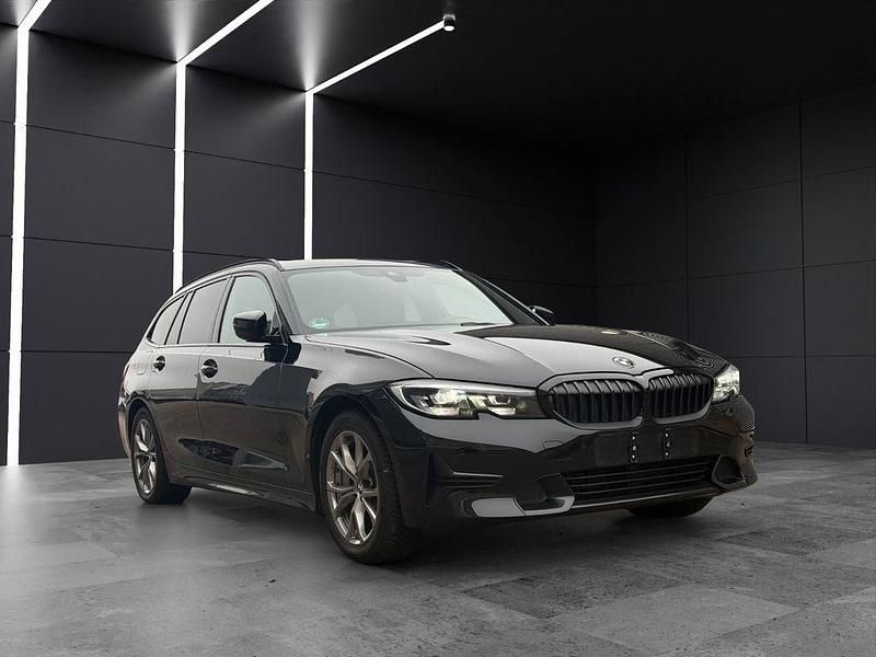 Gebraucht BMW 330 Sport Line 286 PS (210 kW) 2022 Schwarz Kombi