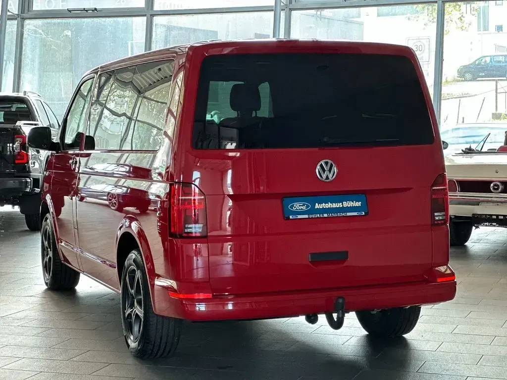 Gebraucht VW Multivan Trendline 150 PS (110 kW) 2020 Rot Van / Kleinbus