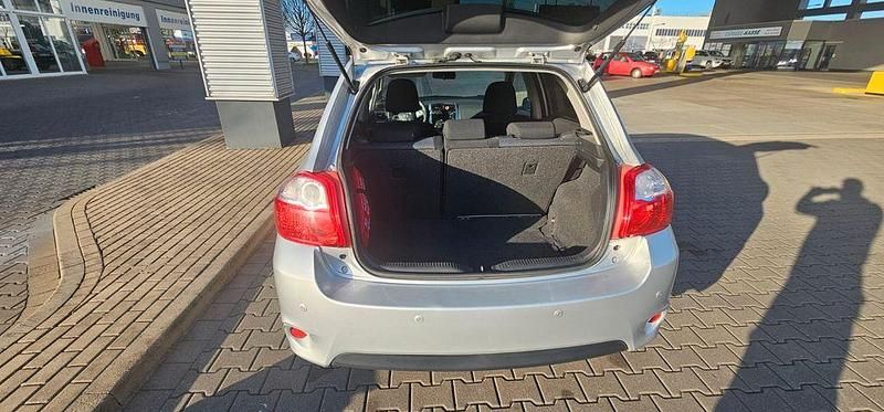 Gebraucht Toyota Auris 90 PS (66 kW) 2010 Silber Kleinwagen