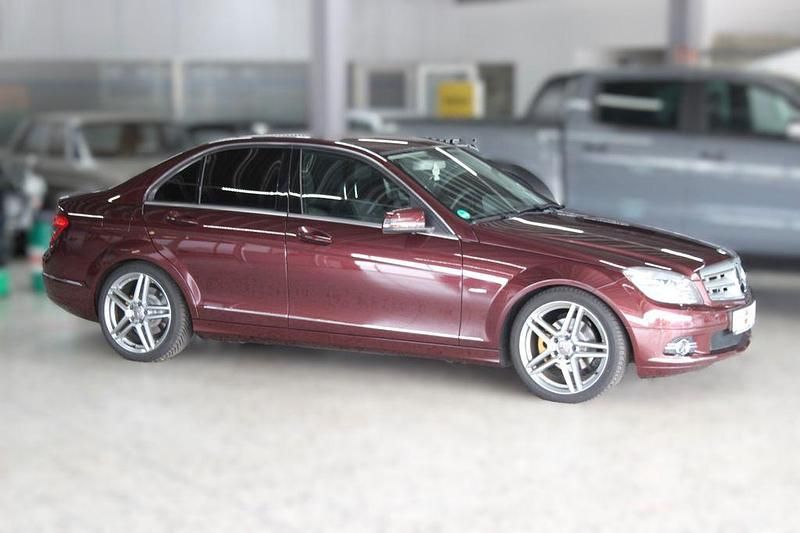 Rot Gebraucht 2009 Mercedes C230 Avantgarde Limousine | 9.700 € (Fairer Preis) - Bild 1/4