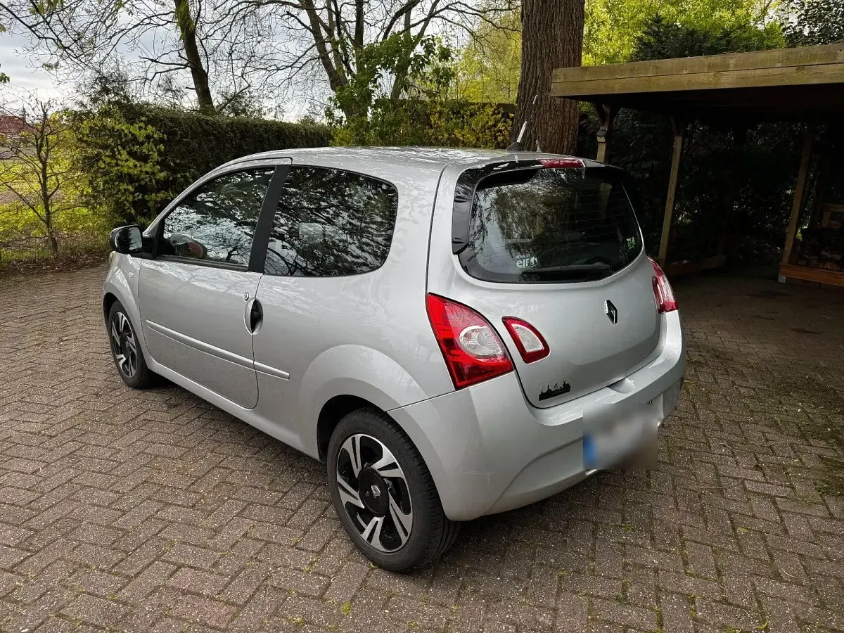 Gebraucht Renault Twingo Initiale Paris 75 PS (55 kW) 2014 Silber Kleinwagen