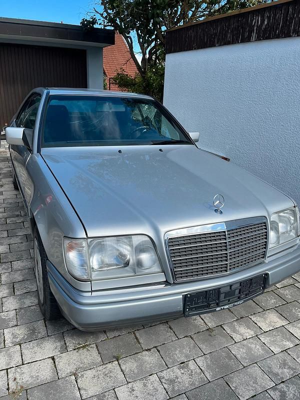 Silber Gebraucht 1994 Mercedes E220 Coupé | 3.999 € - Bild 1/4